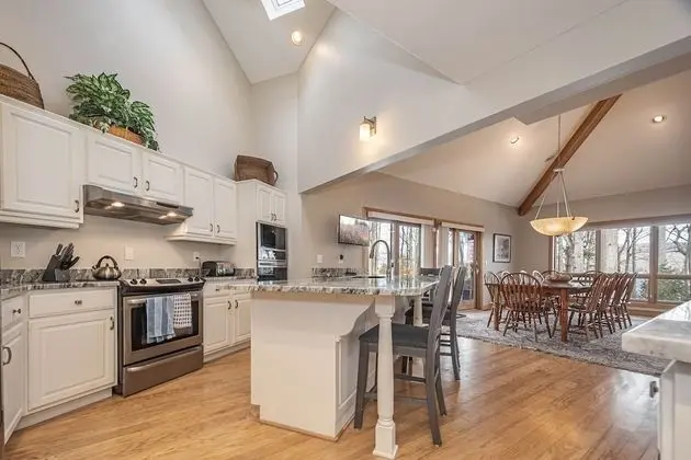 Ev, Birden Çok Yatak, Sıcak Su Havuzu