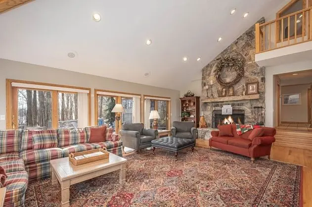 Ev, Birden Çok Yatak, Sıcak Su Havuzu