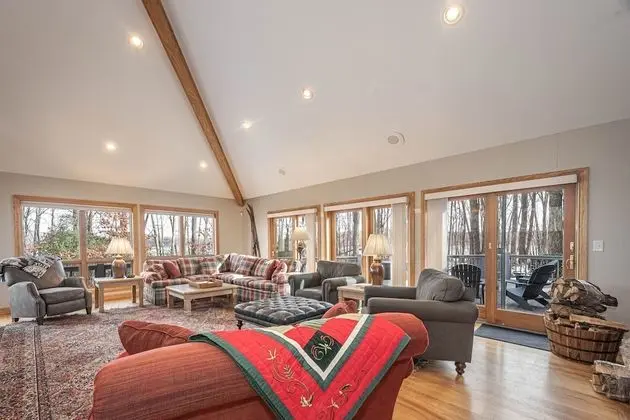 Ev, Birden Çok Yatak, Sıcak Su Havuzu