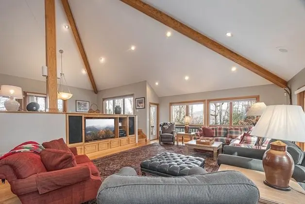 Ev, Birden Çok Yatak, Sıcak Su Havuzu