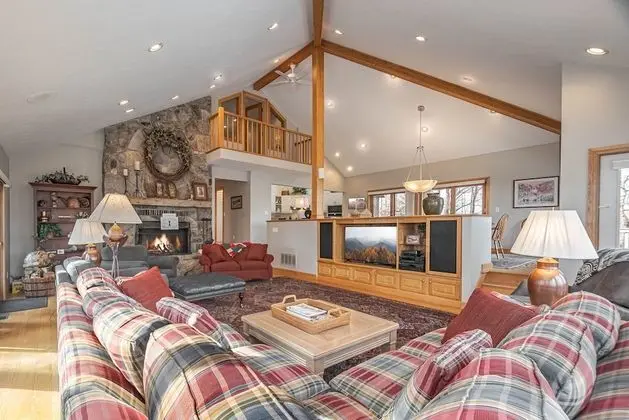 Ev, Birden Çok Yatak, Sıcak Su Havuzu