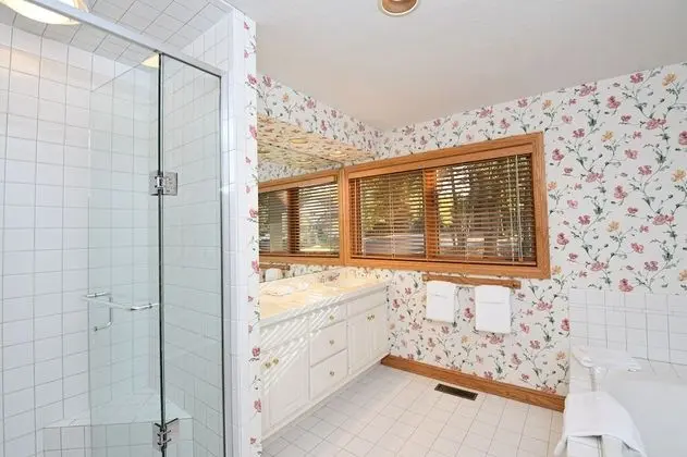 Ev, Birden Çok Yatak, Sıcak Su Havuzu