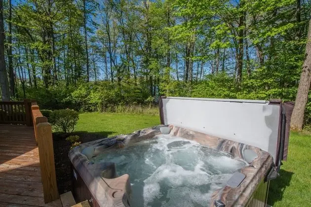 Ev, Birden Çok Yatak, Sıcak Su Havuzu