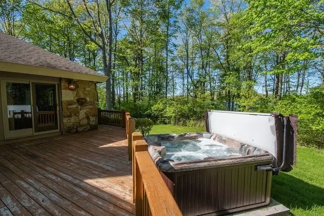 Ev, Birden Çok Yatak, Sıcak Su Havuzu