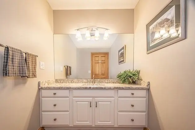 Ev, Birden Çok Yatak, Sıcak Su Havuzu