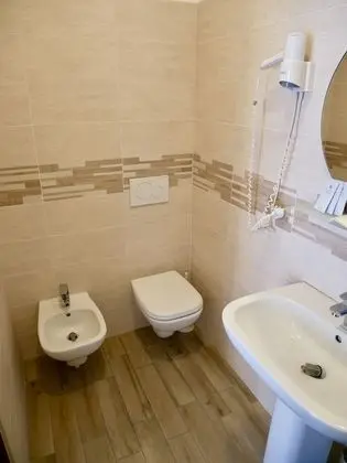 Tek Büyük veya İki Ayrı Yataklı Oda, Banyolu/Duşlu