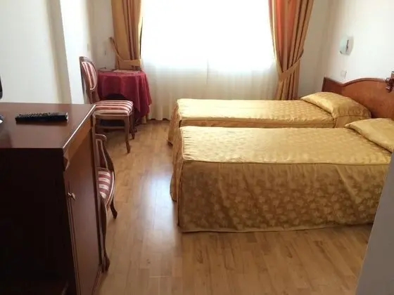 Classic Tek Büyük veya İki Ayrı Yataklı Oda