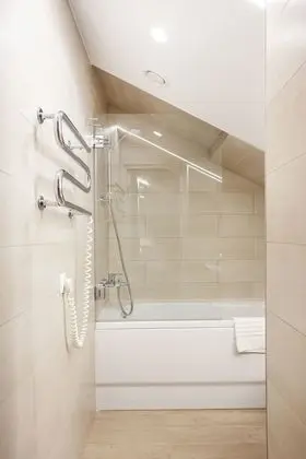 Business Tek Büyük Yataklı Oda