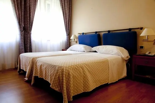 Standard Tek Büyük veya İki Ayrı Yataklı Oda, 1 Büyük (Queen) Boy Yatak