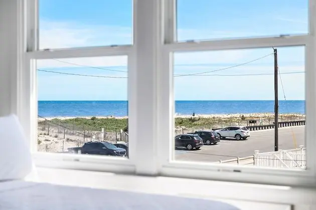 Deluxe Queen with Ocean View