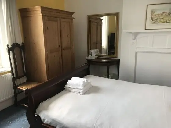 Tek Büyük Yataklı Oda, Ortak Banyo (Room 5)