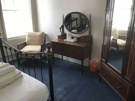 Tek Büyük Yataklı Oda, Ortak Banyo (Room 5)