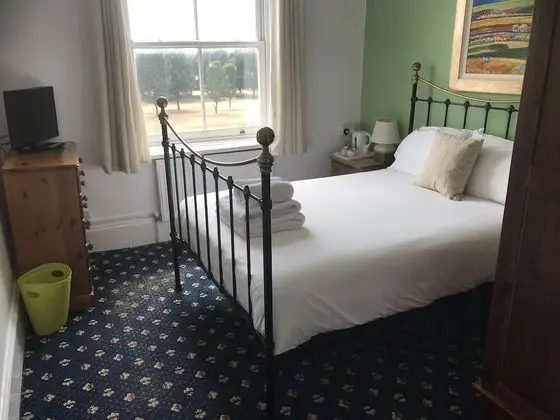 Tek Büyük Yataklı Oda, Ortak Banyo (Room 5)