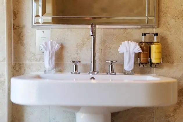 Deluxe Tek Büyük Yataklı Oda, 1 En Büyük (King) Boy Yatak, Sıcak Su Küveti, Koy Manzaralı (Room 2)