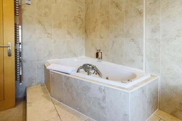 Deluxe Tek Büyük Yataklı Oda, 1 En Büyük (King) Boy Yatak, Sıcak Su Küveti, Koy Manzaralı (Room 2)