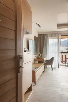 Grand Deluxe King with Balcony