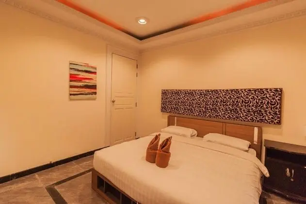4 Bedrooms Villa