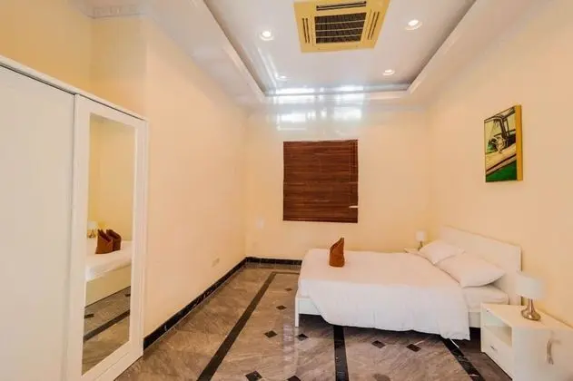 4 Bedrooms Villa