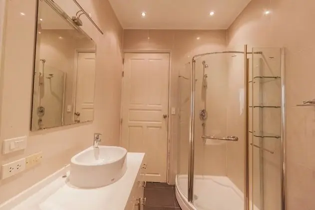 4 Bedrooms Villa