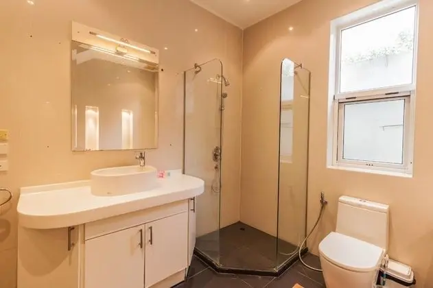 4 Bedrooms Villa