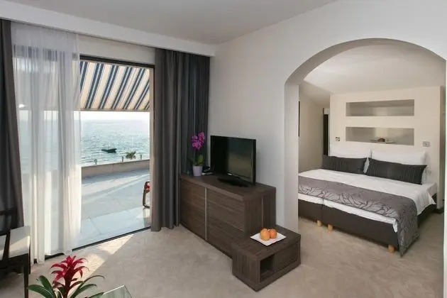 Superior Apart Daire, Teras, Deniz Manzaralı