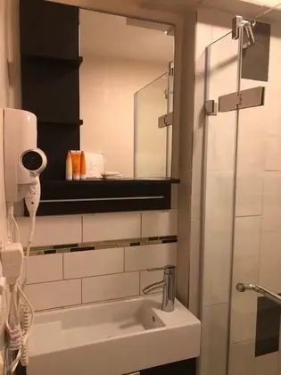 Tek Büyük Yataklı Oda, Sigara İçilmez