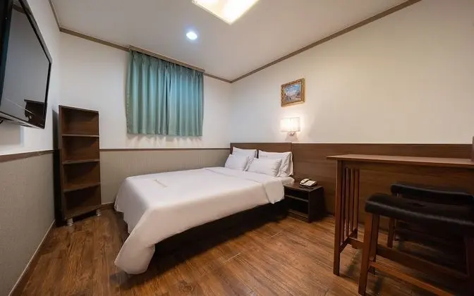 Oda (Double Room - Double Bed (Paid Parkin)