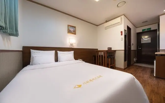 Oda (Double Room - Double Bed (Paid Parkin)