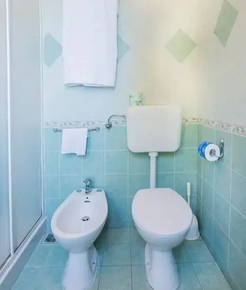 Classic Tek Büyük veya İki Ayrı Yataklı Oda, Teras, Bahçe Manzaralı