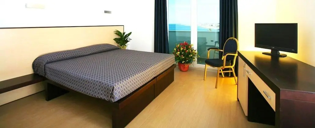 Tek Büyük veya İki Ayrı Yataklı Oda, Balkon, Deniz Manzaralı