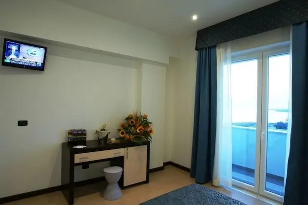 Tek Büyük veya İki Ayrı Yataklı Oda, Balkon, Deniz Manzaralı