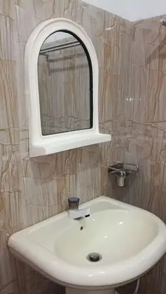 Economy Üç Kişilik Oda, Sigara İçilmez