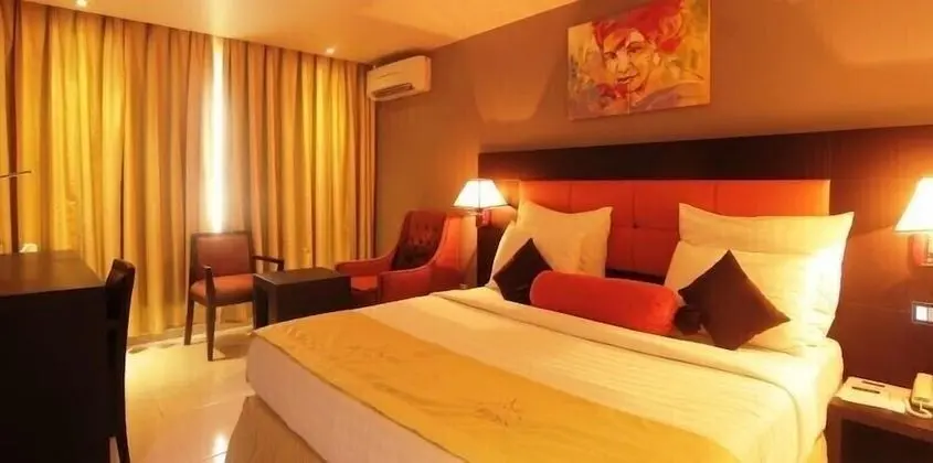 Deluxe Tek Büyük Yataklı Oda
