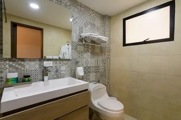 Premium Oda, 1 Büyük (Queen) Boy Yatak ve Çekyat