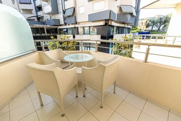 Dört Kişilik Oda, Balkon