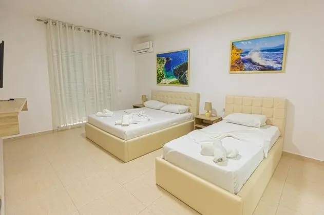 Üç Kişilik Oda, Balkon