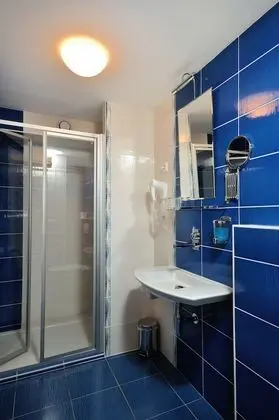 Üç Kişilik Oda