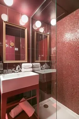 Üç Kişilik Oda