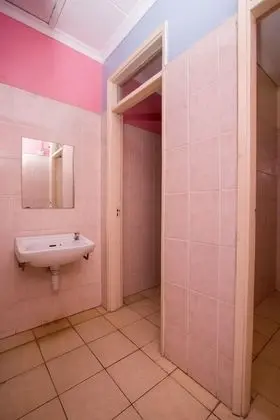 Tek Büyük Yataklı Oda, Ortak Banyo (Joshua House)