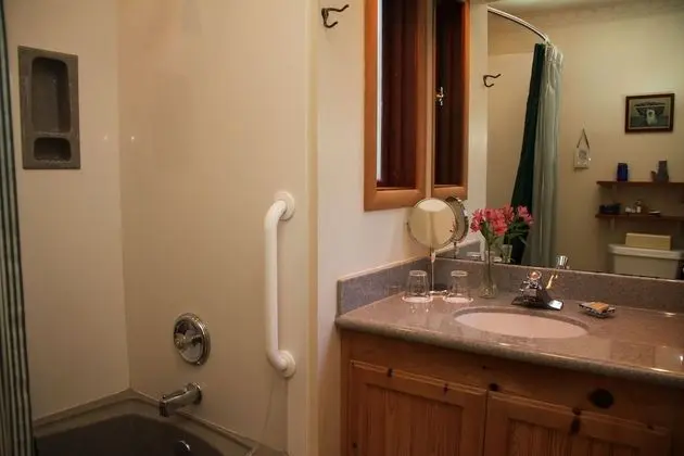 Romantic Tek Büyük Yataklı Oda, Şömine, Bahçe Manzaralı