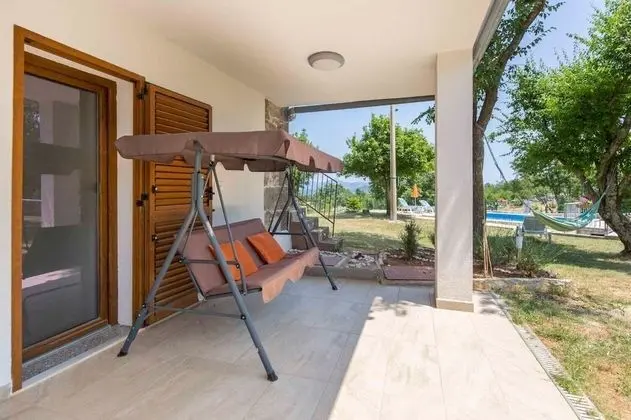 Ev (Josip - private swimming pool - H(2+2)