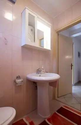 Ev (Josip - private swimming pool - H(2+2)