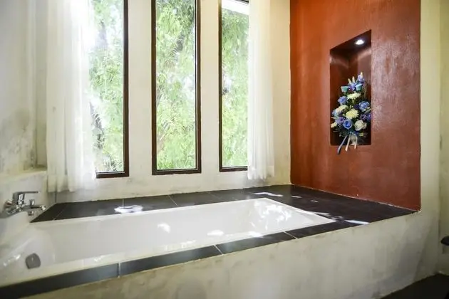 Deluxe Tek Büyük Yataklı Oda, 1 Yatak Odası, Sıcak Su Havuzu, Bahçe Manzaralı