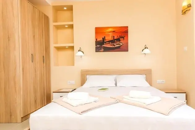 Deluxe Tek Büyük Yataklı Oda (B)