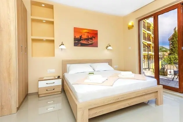 Deluxe Tek Büyük Yataklı Oda (B)