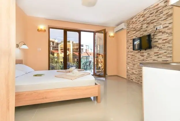 Deluxe Tek Büyük Yataklı Oda (B)