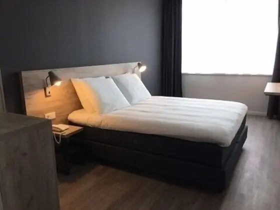 Basic Tek Büyük Yataklı Oda