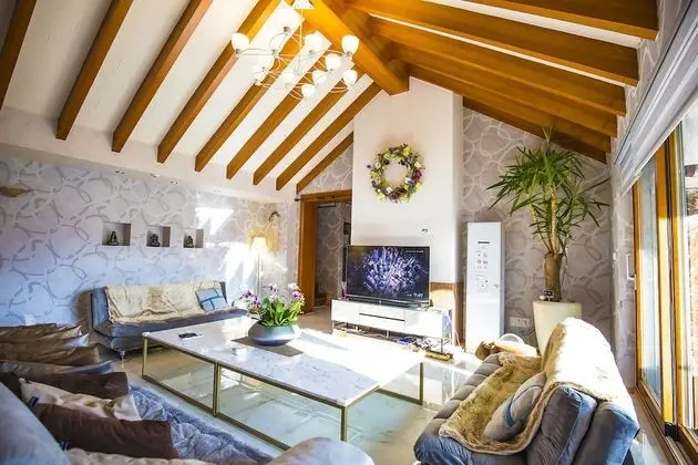 Family Townhome - Foreigner Only, 4 Bedrooms, Balcony, Garden Area(Fabulous Sunlit Heritage Mansion)