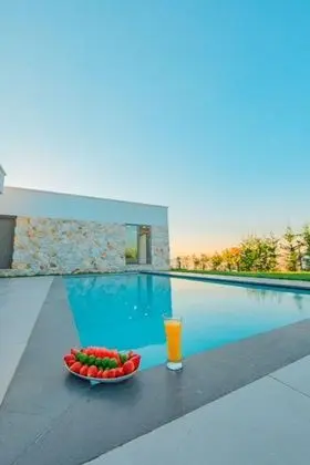 Villa - 3 Yatak Odalı, Göl Manzaralı, Özel Havuzlu