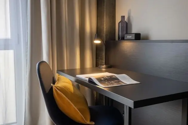 Süit, Sigara İçilmez, Teras (Studio)